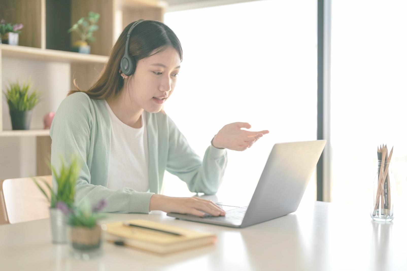 Blockchain training session with instructor demonstrating smart contract development